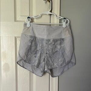 Lululemon Women Athletic Shorts Size 4